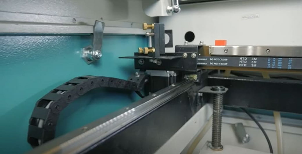 Направляющие лазерного станка для фанеры